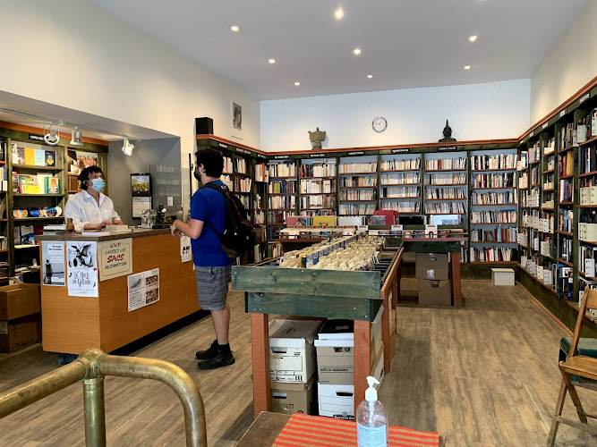 Au Tourne-Livre bookstore