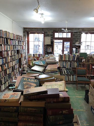 Berry & Peterson Booksellers storefront