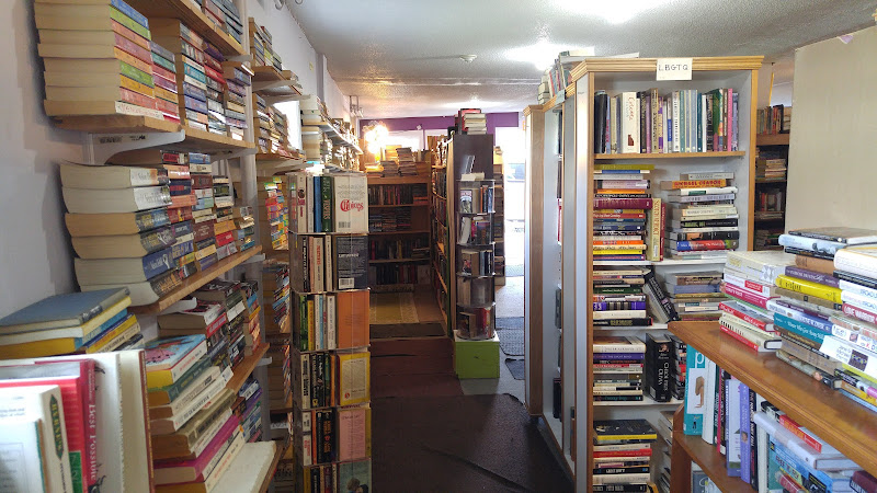 Ed's Books & More storefront