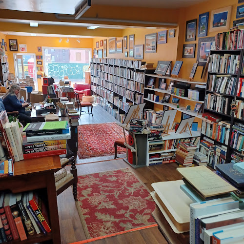 Elaine's Books storefront