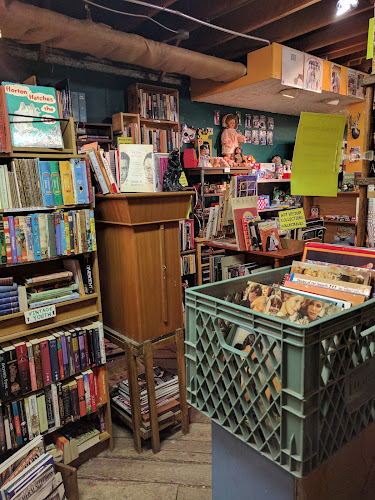 Gritty Grotto Books storefront