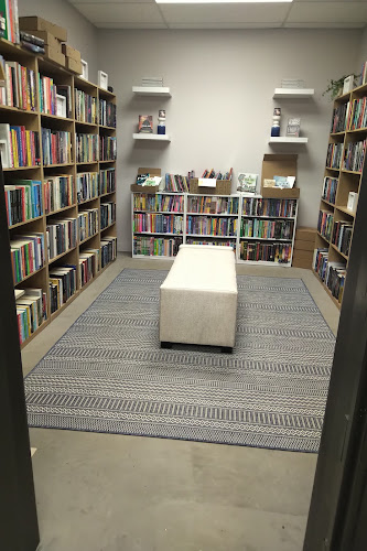Second Chance Reads storefront